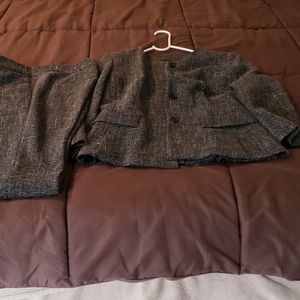 Ann Taylor Factory crop 3/4 sleeve crop suit b/w